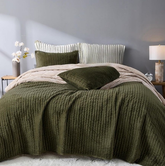 King Size Bed Army Green Striped Velvet Quilted Coverlet Bedspread Shams Set New - Picture 2 of 16